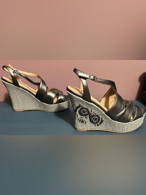 Buckle Report Yasmine Sandal Wedges | Gray Strap Wedge Heels | Silver Wedge Heel